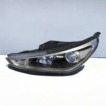 Laden Sie das Bild in den Galerie-Viewer, Frontscheinwerfer Hyundai I30 III 92101G4020 LED Links Scheinwerfer Headlight