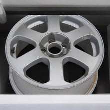 Laden Sie das Bild in den Galerie-Viewer, 1x Alufelge 15 Zoll 6.5&quot; 5x100 43ET Silber 1J0601025A Skoda Octavia Rim Wheel