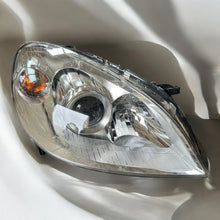 Laden Sie das Bild in den Galerie-Viewer, Frontscheinwerfer Mercedes-Benz W245 301220202 Ein Stück (Rechts oder Links) SCH9797429091hi