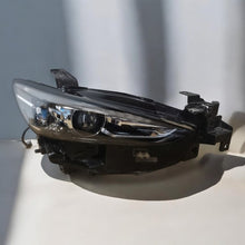 Laden Sie das Bild in den Galerie-Viewer, Frontscheinwerfer Mazda VI LED Rechts Scheinwerfer Headlight