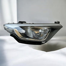 Load image into Gallery viewer, Frontscheinwerfer Hyundai I20 II 92101-C8000 Links Scheinwerfer Headlight