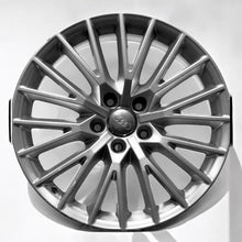 Laden Sie das Bild in den Galerie-Viewer, 1x Alufelge 18 Zoll 8.5" 5x112 50ET Glanz Silber 8S0601025 Audi Rim Wheel FEL5946608539nu