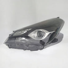 Load image into Gallery viewer, Frontscheinwerfer Toyota Yaris Links Scheinwerfer Headlight