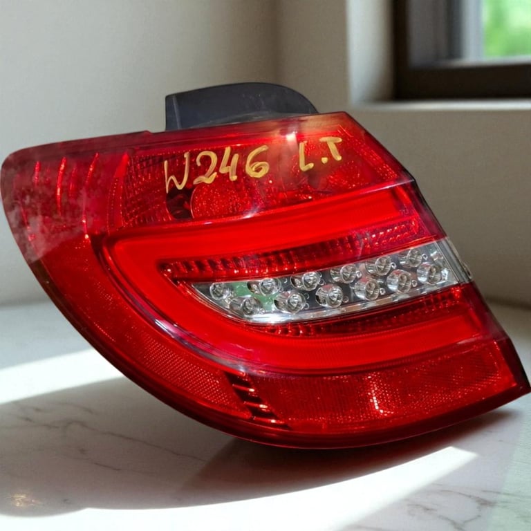 Rückleuchte Mercedes-Benz W246 A2468200564 Links Rearlight
