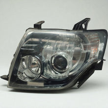 Laden Sie das Bild in den Galerie-Viewer, Frontscheinwerfer Mitsubishi Pajero IV AUST122155 Xenon Links Headlight