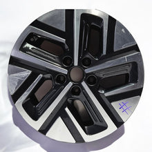 Load image into Gallery viewer, 1x Alufelge 17 Zoll 7.0" 5x114.3 50ET 52910-DD100 Hyundai Kona Rim Wheel FEL3799681820mz