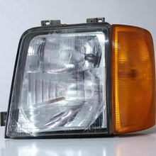 Laden Sie das Bild in den Galerie-Viewer, Frontscheinwerfer 085576 Links Scheinwerfer Headlight