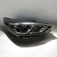 Laden Sie das Bild in den Galerie-Viewer, Frontscheinwerfer Hyundai I30 III 92102-G4510 Rechts Scheinwerfer Headlight