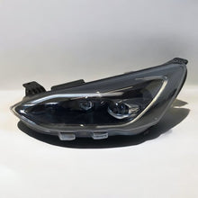 Laden Sie das Bild in den Galerie-Viewer, Frontscheinwerfer Ford Focus JX7B13E017CF Links Scheinwerfer Headlight