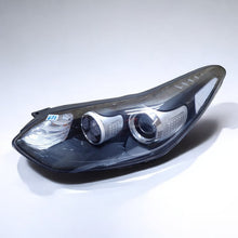 Laden Sie das Bild in den Galerie-Viewer, Frontscheinwerfer Kia Sportage 92101-F1110 Xenon Links Scheinwerfer Headlight SCH6252982853um