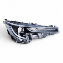 Laden Sie das Bild in den Galerie-Viewer, Frontscheinwerfer Toyota Corolla 81110-02S70 LED Ein Stück (Rechts oder Links)