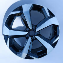 Laden Sie das Bild in den Galerie-Viewer, 1x Alufelge 19 Zoll 7.5&quot; 5x114.3 35ET Glanz Schwarz 403006PA3A Nissan Juke