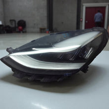 Laden Sie das Bild in den Galerie-Viewer, Frontscheinwerfer Tesla 3 1077375-50-B Full LED Links Scheinwerfer Headlight