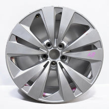 Laden Sie das Bild in den Galerie-Viewer, 1x Alufelge 19 Zoll 8.5" 5x112 20ET Glanz Silber 4M8601025 Audi Q8 4mn Rim Wheel FEL4610235486ot