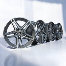 Laden Sie das Bild in den Galerie-Viewer, 4x Alufelge 18 Zoll 7.5" 5x112 44ET Glanz Schwarz A2054019500 Mercedes-Benz W205 FEL6880138328yb