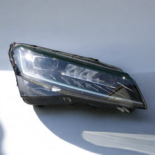 Laden Sie das Bild in den Galerie-Viewer, Frontscheinwerfer Skoda Superb III 3V1941016D 657941016 Rechts Headlight