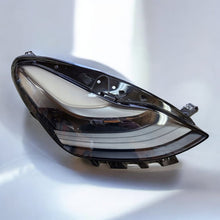 Laden Sie das Bild in den Galerie-Viewer, Frontscheinwerfer Tesla Model 3 1110796-00-D Ein Stück (Rechts oder Links)