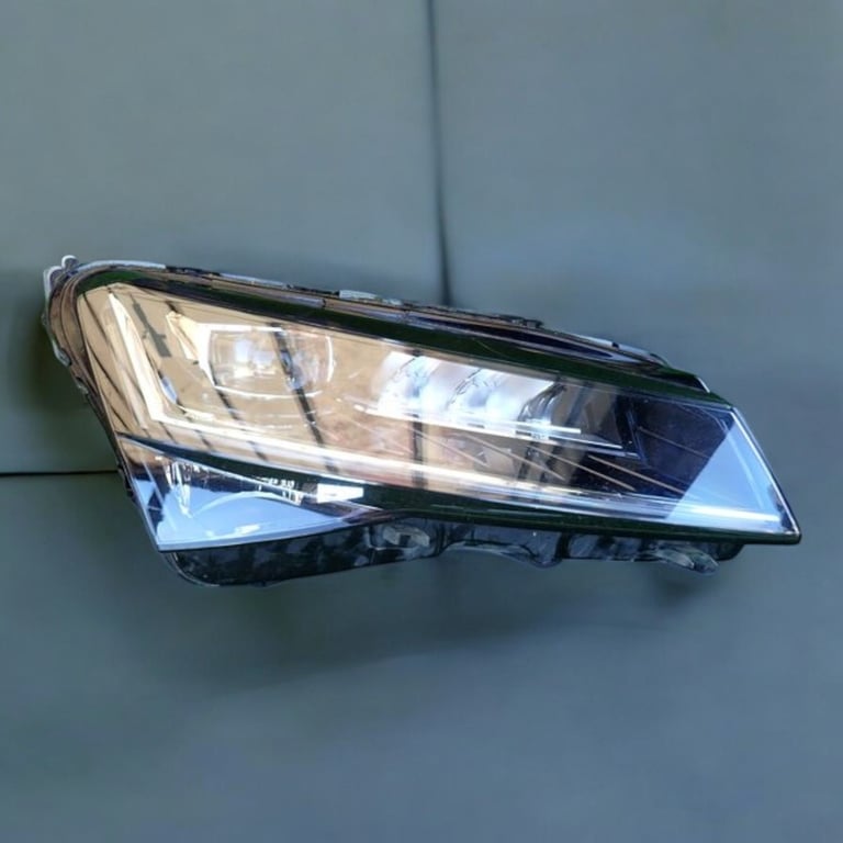 Frontscheinwerfer Skoda Superb III 3V1941016D Rechts Scheinwerfer Headlight