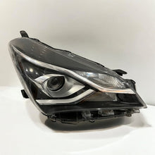 Load image into Gallery viewer, Frontscheinwerfer Toyota Yaris LED Rechts Scheinwerfer Headlight