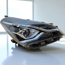 Load image into Gallery viewer, Frontscheinwerfer Toyota Yaris Rechts Scheinwerfer Headlight