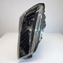 Laden Sie das Bild in den Galerie-Viewer, Frontscheinwerfer Skoda Superb III 3V1941016B Xenon Rechts Headlight
