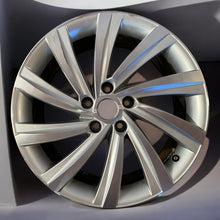 Laden Sie das Bild in den Galerie-Viewer, 1x Alufelge 18 Zoll 7.5&quot; 5x112 5E3601025AG Skoda Octavia 5e3 Iv Rim Wheel