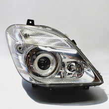 Laden Sie das Bild in den Galerie-Viewer, Frontscheinwerfer Mercedes-Benz Sprinter A9068201061 Xenon Rechts Headlight