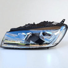 Laden Sie das Bild in den Galerie-Viewer, Frontscheinwerfer VW Touareg 7P1941033A Ein Stück (Rechts oder Links) Headlight