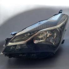 Laden Sie das Bild in den Galerie-Viewer, Frontscheinwerfer Toyota Yaris Links Scheinwerfer Headlight
