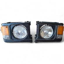 Laden Sie das Bild in den Galerie-Viewer, Frontscheinwerfer Toyota Land Cruiser 53032-90K01 53031-90K01 Rechts oder Links