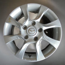 Laden Sie das Bild in den Galerie-Viewer, 1x Alufelge 15 Zoll 6.0&quot; 5x114.3 50ET Glanz Silber Mazda Rim Wheel