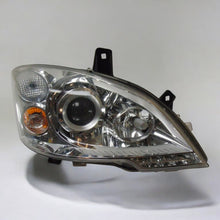 Laden Sie das Bild in den Galerie-Viewer, Frontscheinwerfer Mercedes-Benz Vito A6398202961 Xenon Rechts Headlight