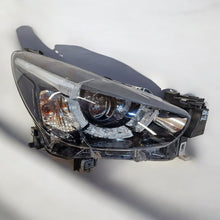 Laden Sie das Bild in den Galerie-Viewer, Frontscheinwerfer Mazda 2 D09K-51030 LED Rechts Scheinwerfer Headlight