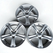 Laden Sie das Bild in den Galerie-Viewer, 1x Alufelge 17 Zoll 7.0&quot; 5x114.3 45ET Silber KH04-7017 Hyundai Tucson Rim Wheel