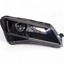 Laden Sie das Bild in den Galerie-Viewer, Frontscheinwerfer Skoda Superb III 3V1941016B Xenon Rechts Headlight
