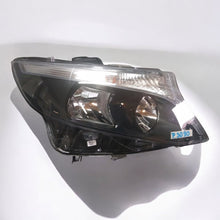 Laden Sie das Bild in den Galerie-Viewer, Frontscheinwerfer Mercedes-Benz Vito W447 A4479067800 Rechts Headlight