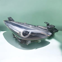 Laden Sie das Bild in den Galerie-Viewer, Frontscheinwerfer Mazda 3 BSP551030 Rechts Scheinwerfer Headlight