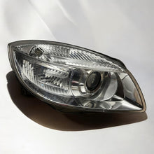 Laden Sie das Bild in den Galerie-Viewer, Frontscheinwerfer Skoda Fabia II Rechts Scheinwerfer Headlight