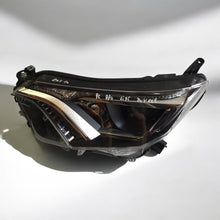 Laden Sie das Bild in den Galerie-Viewer, Frontscheinwerfer Toyota 89400-0DF40 LED Ein Stück (Rechts oder Links) Headlight