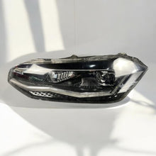 Laden Sie das Bild in den Galerie-Viewer, Frontscheinwerfer VW Polo 2G1941035B Links Scheinwerfer Headlight