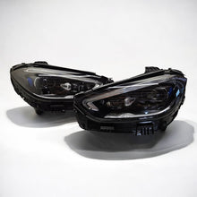 Laden Sie das Bild in den Galerie-Viewer, Frontscheinwerfer Mercedes-Benz A2069067903 A2069068003 Ein Satz Headlight