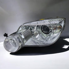 Laden Sie das Bild in den Galerie-Viewer, Frontscheinwerfer Skoda Yeti 5l 5L1941017C Xenon Links Scheinwerfer Headlight