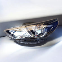 Load image into Gallery viewer, Frontscheinwerfer Hyundai I30 III G4921-64010 Links Scheinwerfer Headlight