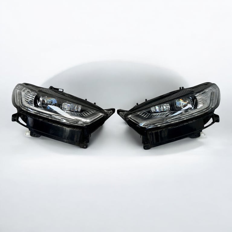 Frontscheinwerfer Ford Mondeo Ein Stück (Rechts oder Links) Headlight SCH8248987448qr