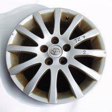 Laden Sie das Bild in den Galerie-Viewer, 1x Alufelge 17 Zoll 7.5&quot; 5x114.3 45ET Silber PZ474-T0677-Z Toyota Avensis