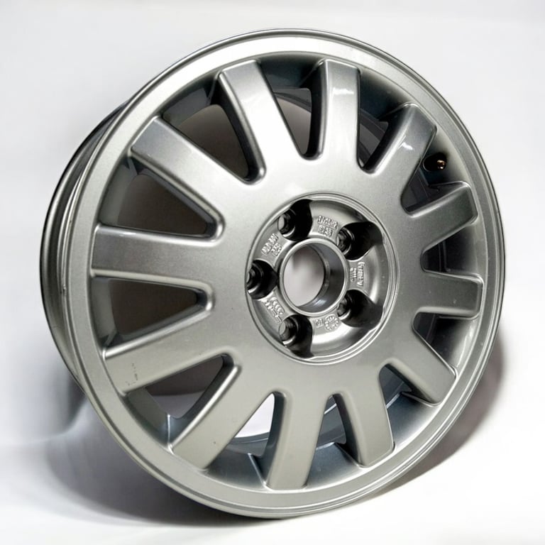 1x Alufelge 15 Zoll 6.0" 5x100 38ET Glanz Silber 8L0601025 Audi A3 Rim Wheel