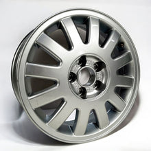 Laden Sie das Bild in den Galerie-Viewer, 1x Alufelge 15 Zoll 6.0&quot; 5x100 38ET Glanz Silber 8L0601025 Audi A3 Rim Wheel