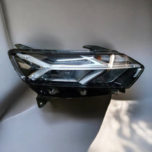 Laden Sie das Bild in den Galerie-Viewer, Frontscheinwerfer Dacia Sandero III Logan Jogger 260101940R LED Rechts Headlight