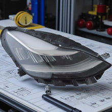 Laden Sie das Bild in den Galerie-Viewer, Frontscheinwerfer Tesla Model 3 107738000C Rechts Scheinwerfer Headlight