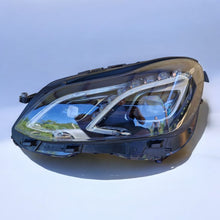 Laden Sie das Bild in den Galerie-Viewer, Frontscheinwerfer Mercedes-Benz A2129063103 LED Links Scheinwerfer Headlight